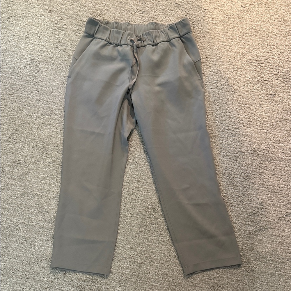 Lululemon On the Fly Crop *Woven 23" size 6